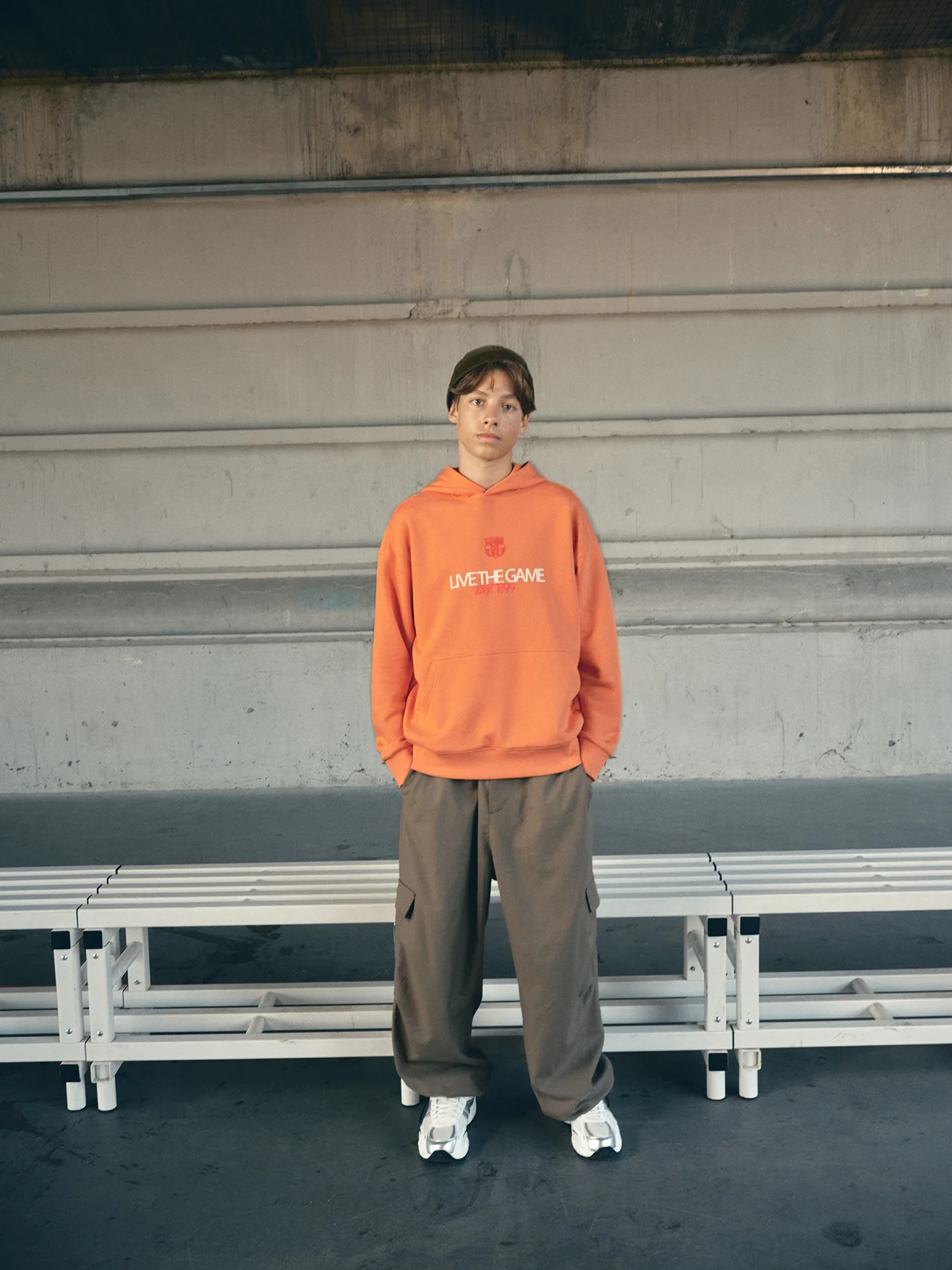 Hoodie Orange Barça Essentials - Junior - Image 5