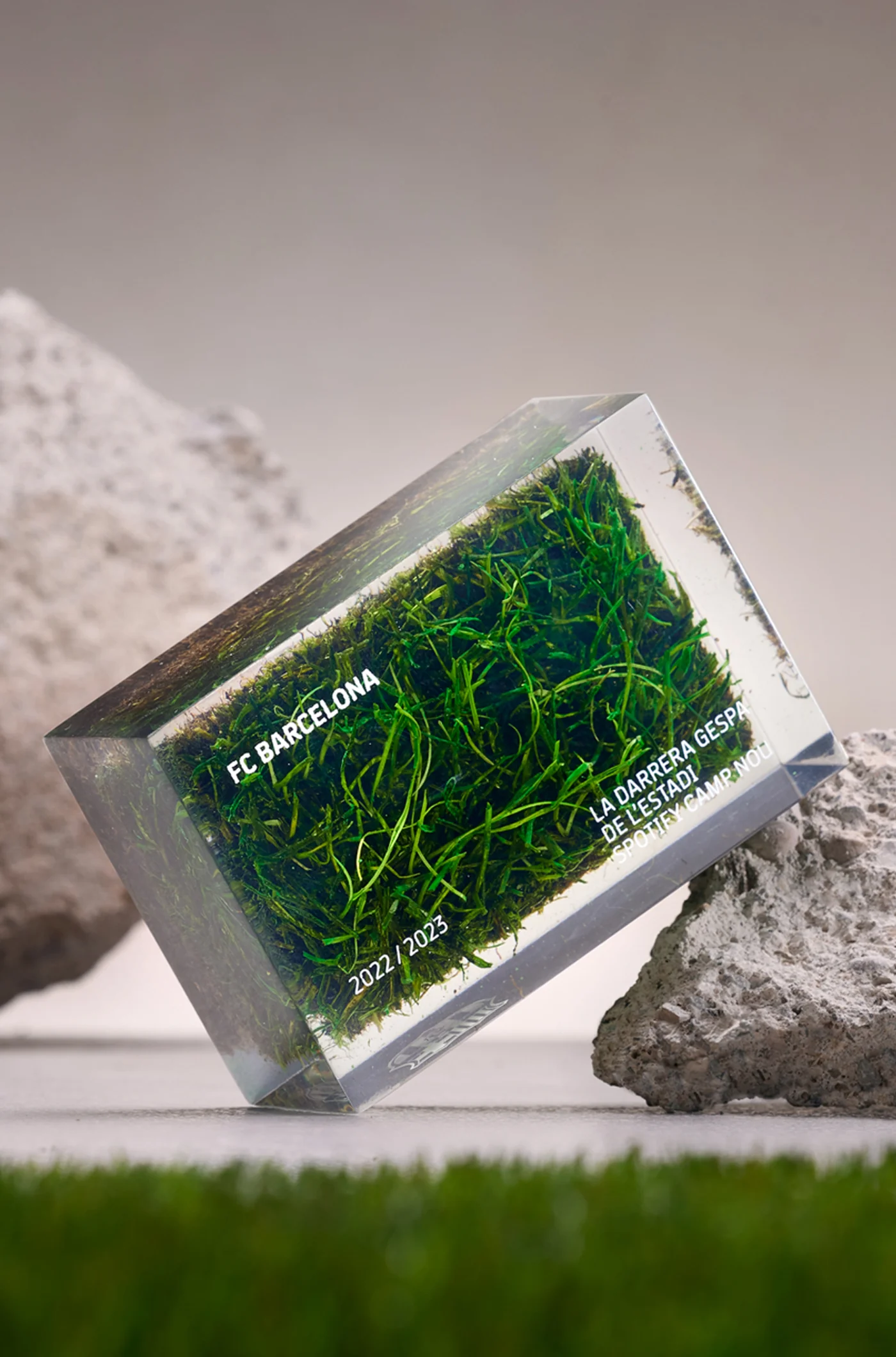 Methacrylate with grass from the last pitch at Spotify Camp Nou - Image 2