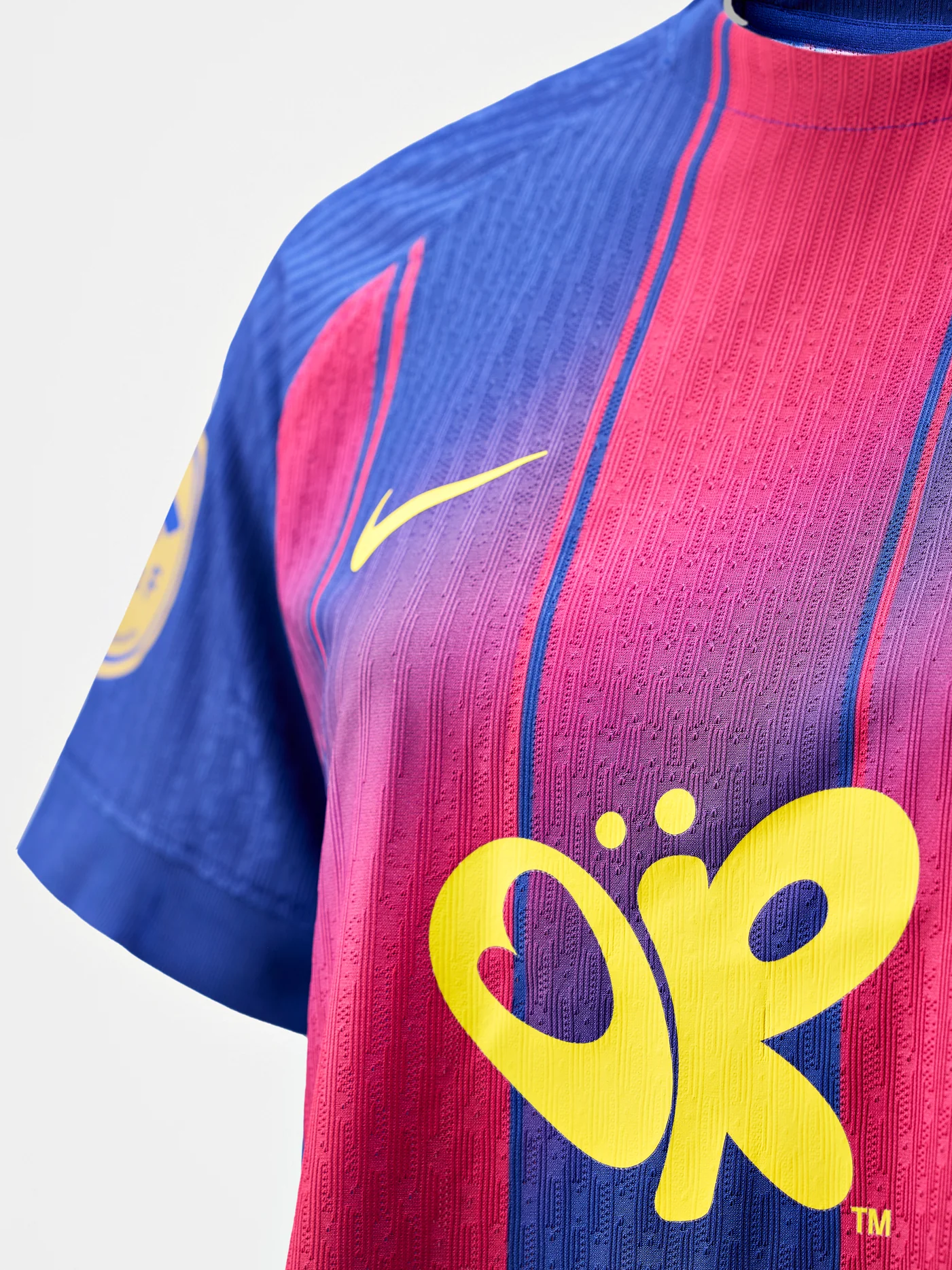 SIGNED | Limited Edition FC Barcelona x Olivia Rodrigo 25/26 women's home jersey signed by the starting line-ups of the men's El Clásico match (10/05) and the women's match vs. Levante UD (06/05) - Image 3