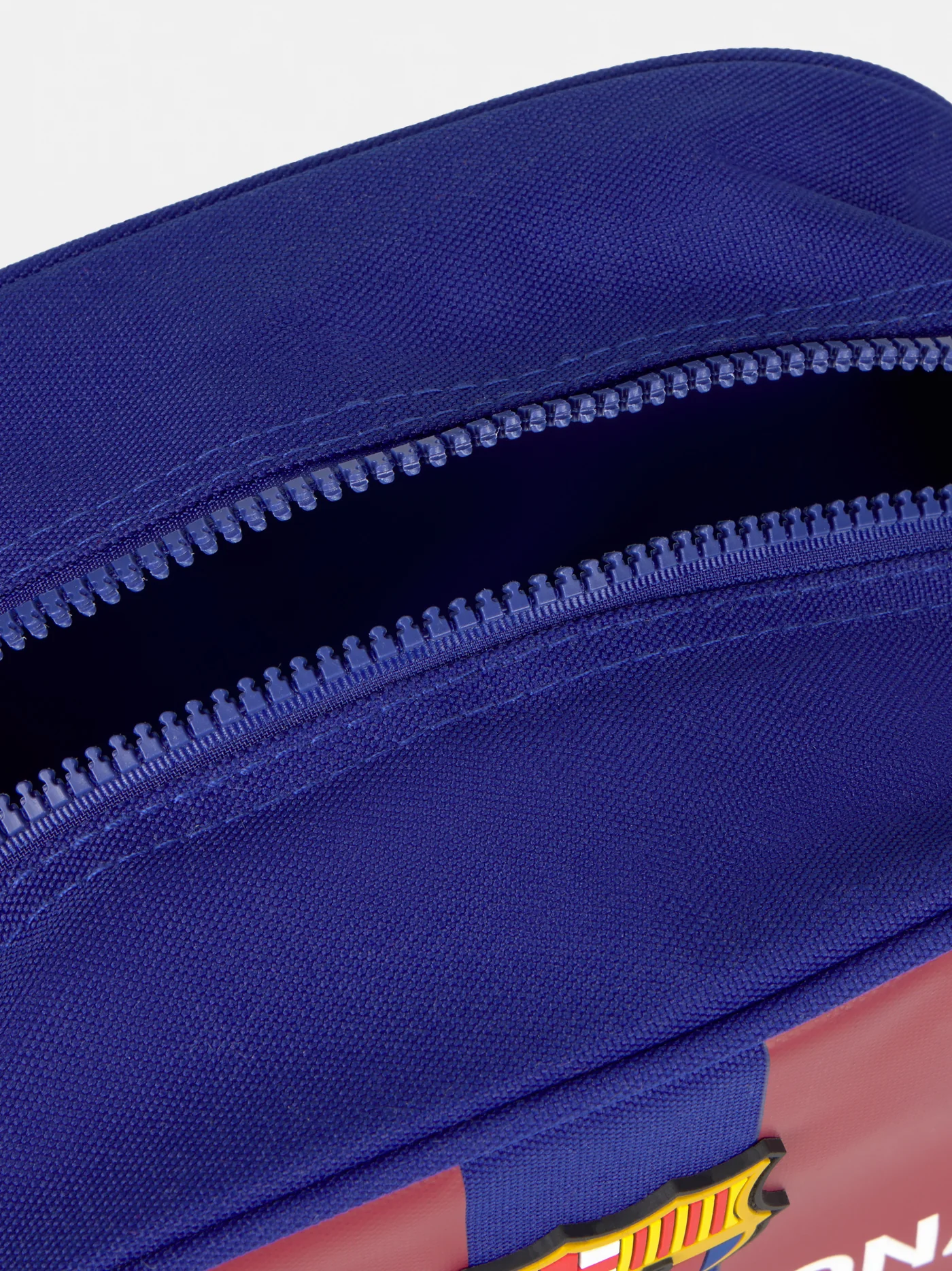 Toiletry bag adaptable to trolley - Image 3